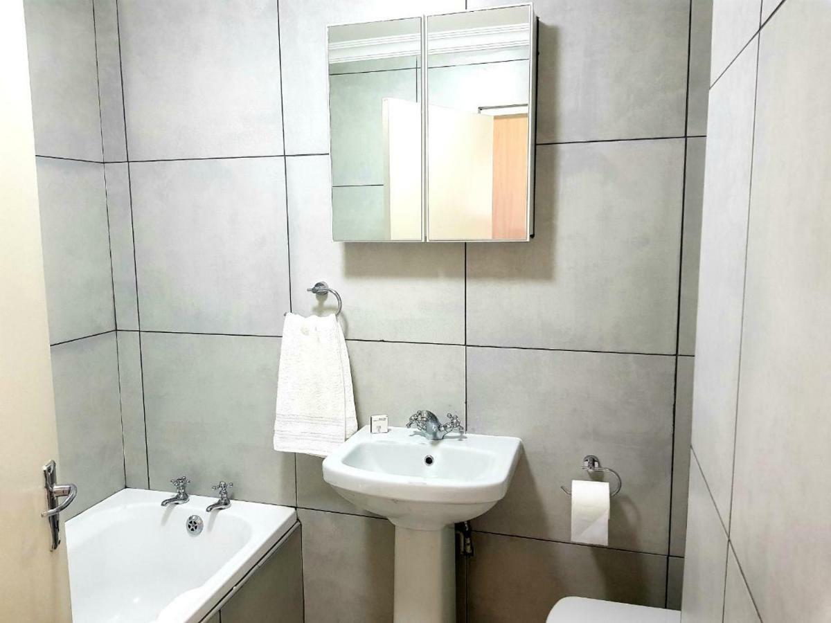 73 The Shades, 23 Weaver Crescent Дърбан Екстериор снимка